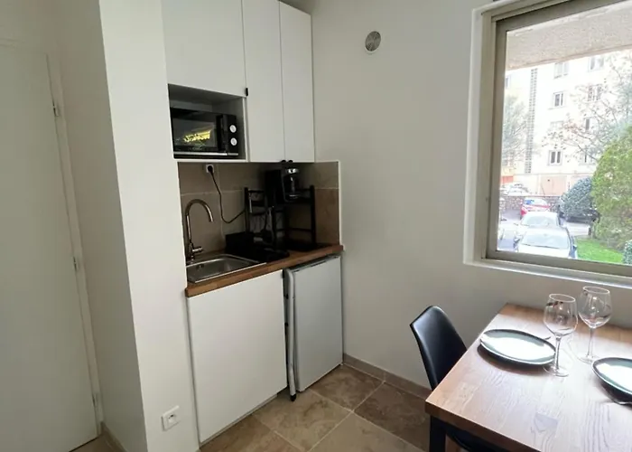 Douillet En Apartment